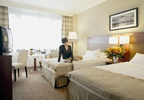 Holiday Inn Munich-Schwabing 4*,